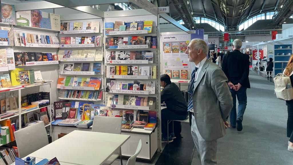Un rossanese a Frankfurter Buchmesse: Francesco Russo presenta le sue 90 Pillole Punk