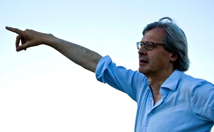 Vittorio Sgarbi a San Demetrio Corone per incontrare il vento del maestro Azzinari