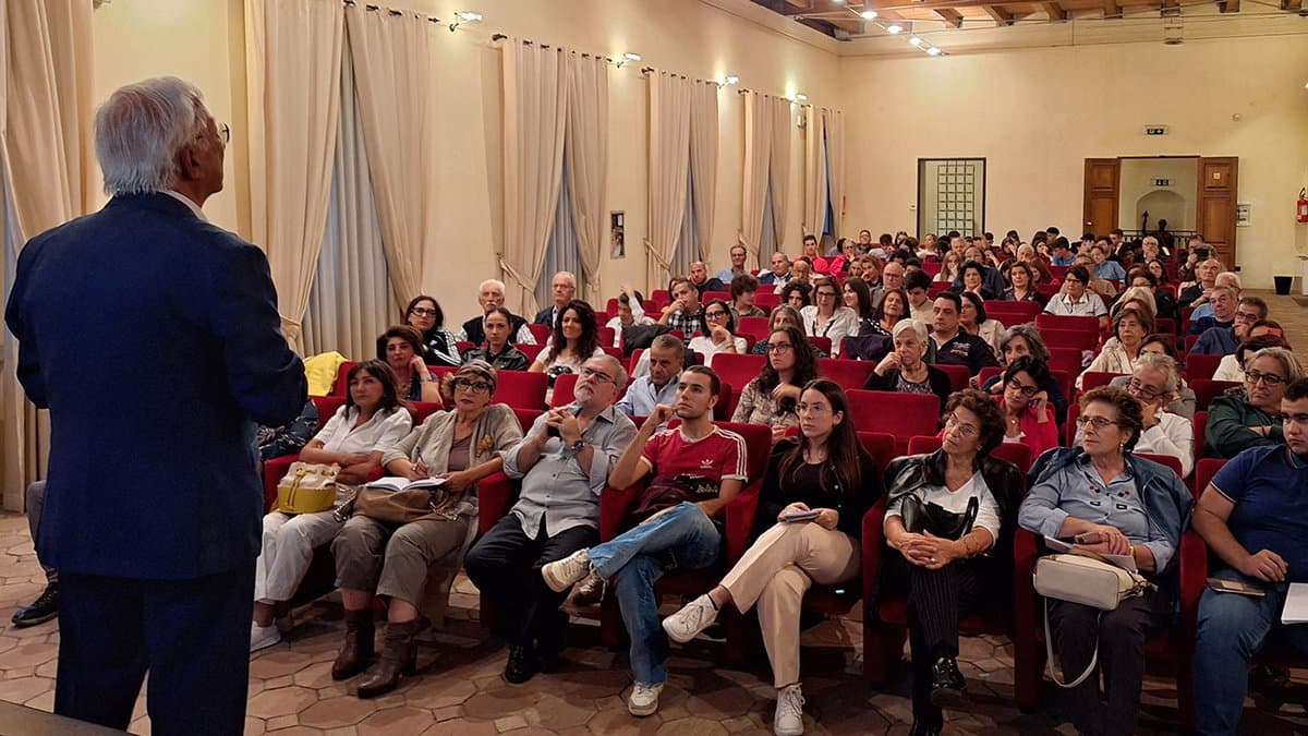 Co-Ro riscopre l'amore per la filosofia. Ogni appuntamento è un successo