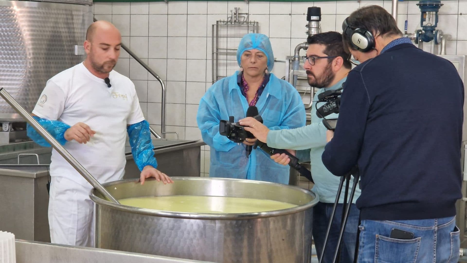 Il Pecorino Crotonese di Fonsi e l'Istituto Majorana protagonisti della rubrica "Sapori e colori"