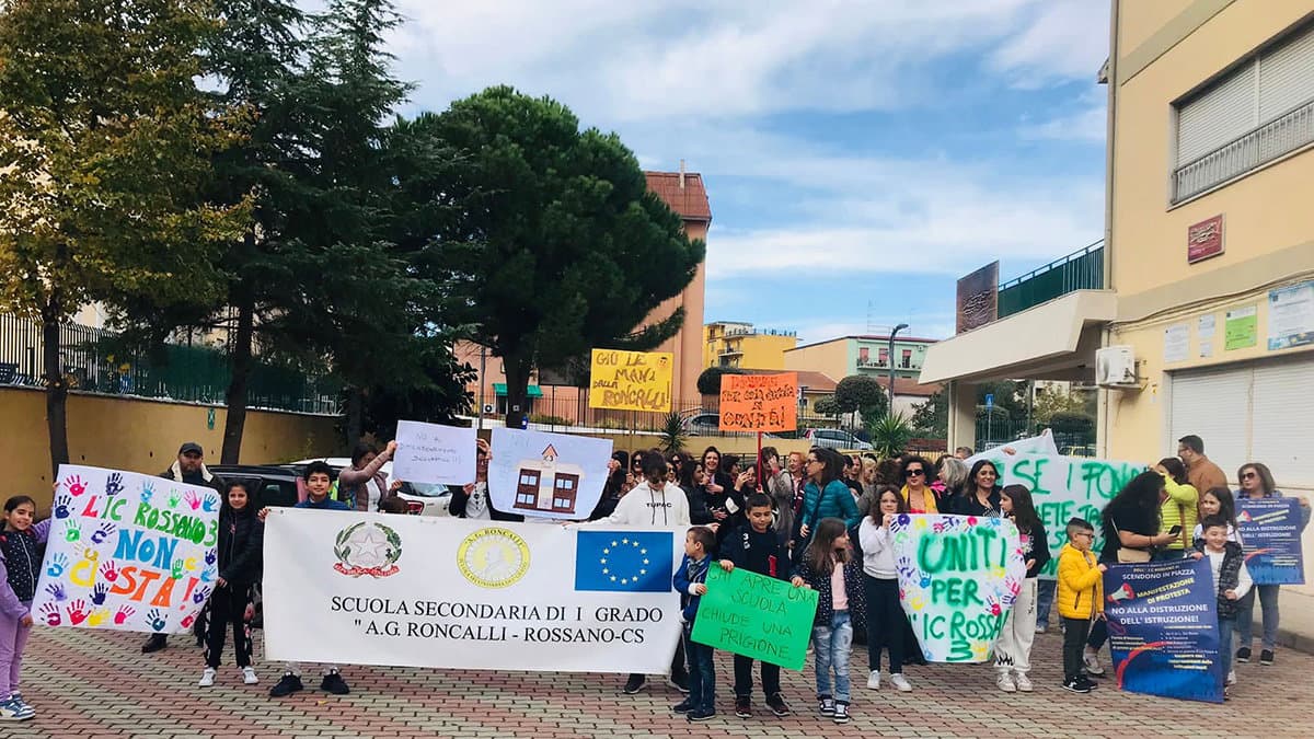 Ancora proteste per il triste ed incerto destino della Scuola a Corigliano-Rossano