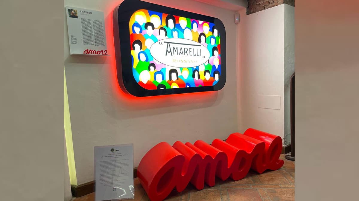 Una particolare panchina rossa trova "casa" presso il Museo della Liquirizia “Giorgio Amarelli”
