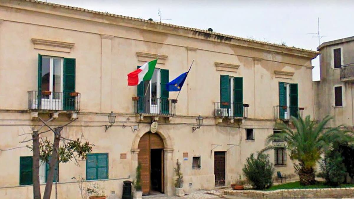 «Incarichi a familiari e violazione di norme»: "L'Alternativa C'è" di Cariati contro l'operato dell'amministrazione