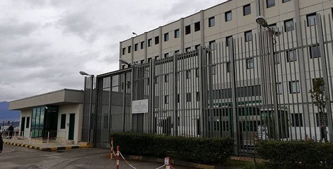 Aggressione nel carcere di Castrovillari, un assistente preso a calci e pugni