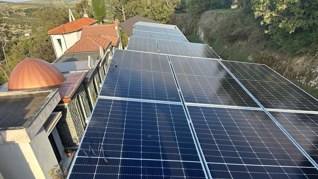 A Paludi un impianto fotovoltaico per abbattere i costi dell'illuminazione votiva nel cimitero