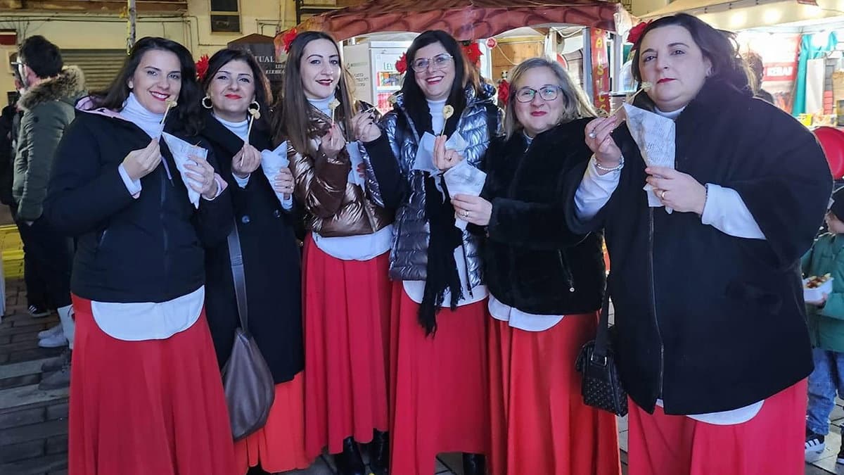 A Crosia si rinnova la tradizione dei mercatini e della "coccìa"