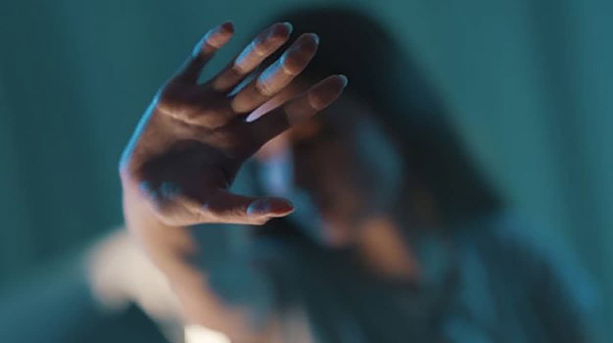 Maltratta la moglie, 57enne finisce agli arresti domiciliari