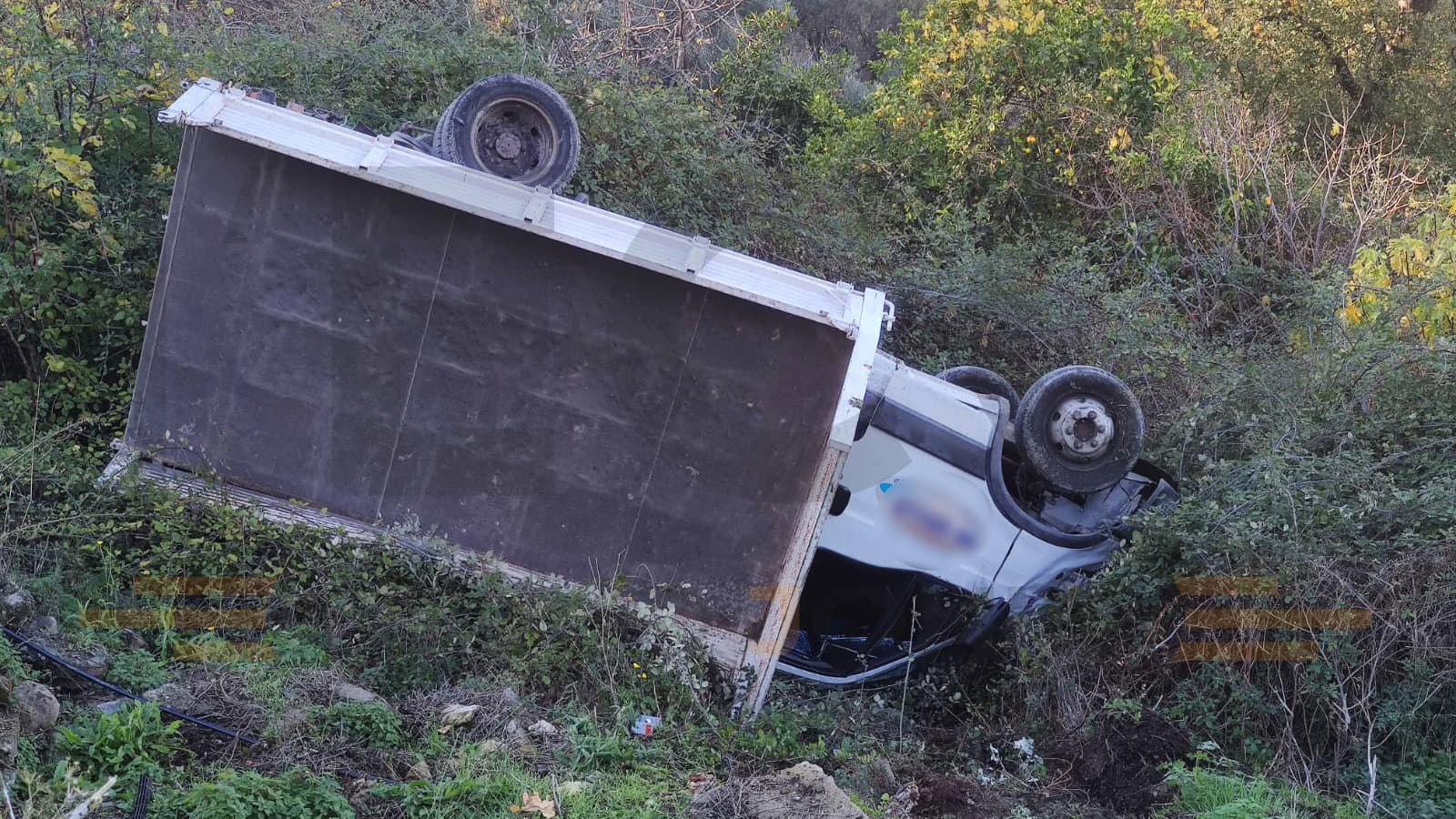 Cropalati, si ribalta e finisce in una scarpata: autista trasferito in elisoccorso
