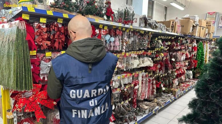 Scatta l'operazione Natale: sequestrati 281mila addobbi e oggetti non sicuri
