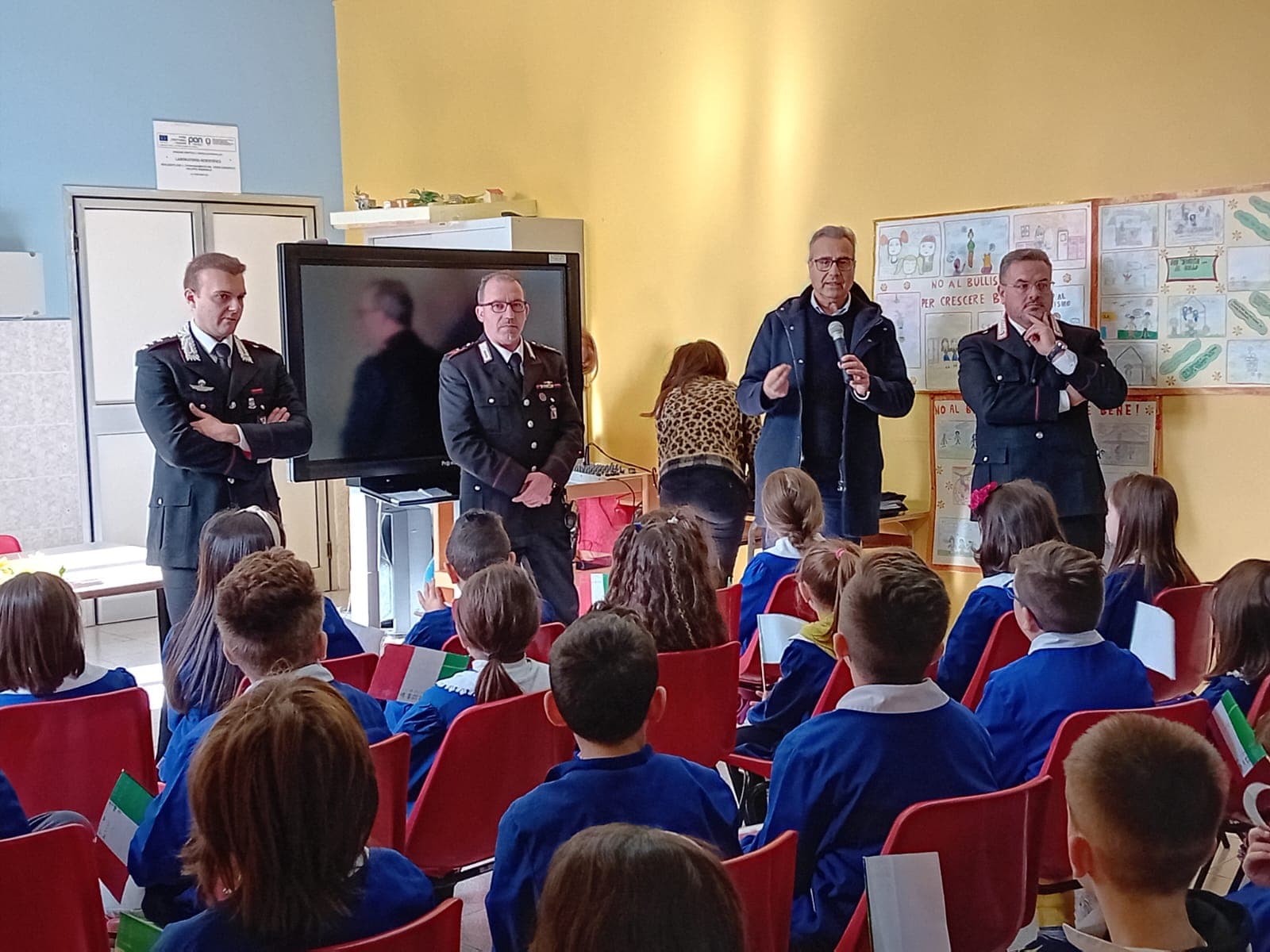 Gli alunni del Secondo Circolo di Castrovillari incontrano l'Arma dei Carabinieri