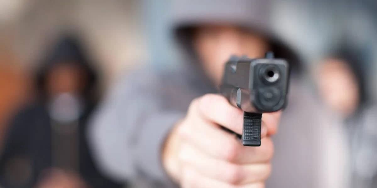 Cassano Jonio, colpi di pistola contro l’auto di un pregiudicato che resta illeso