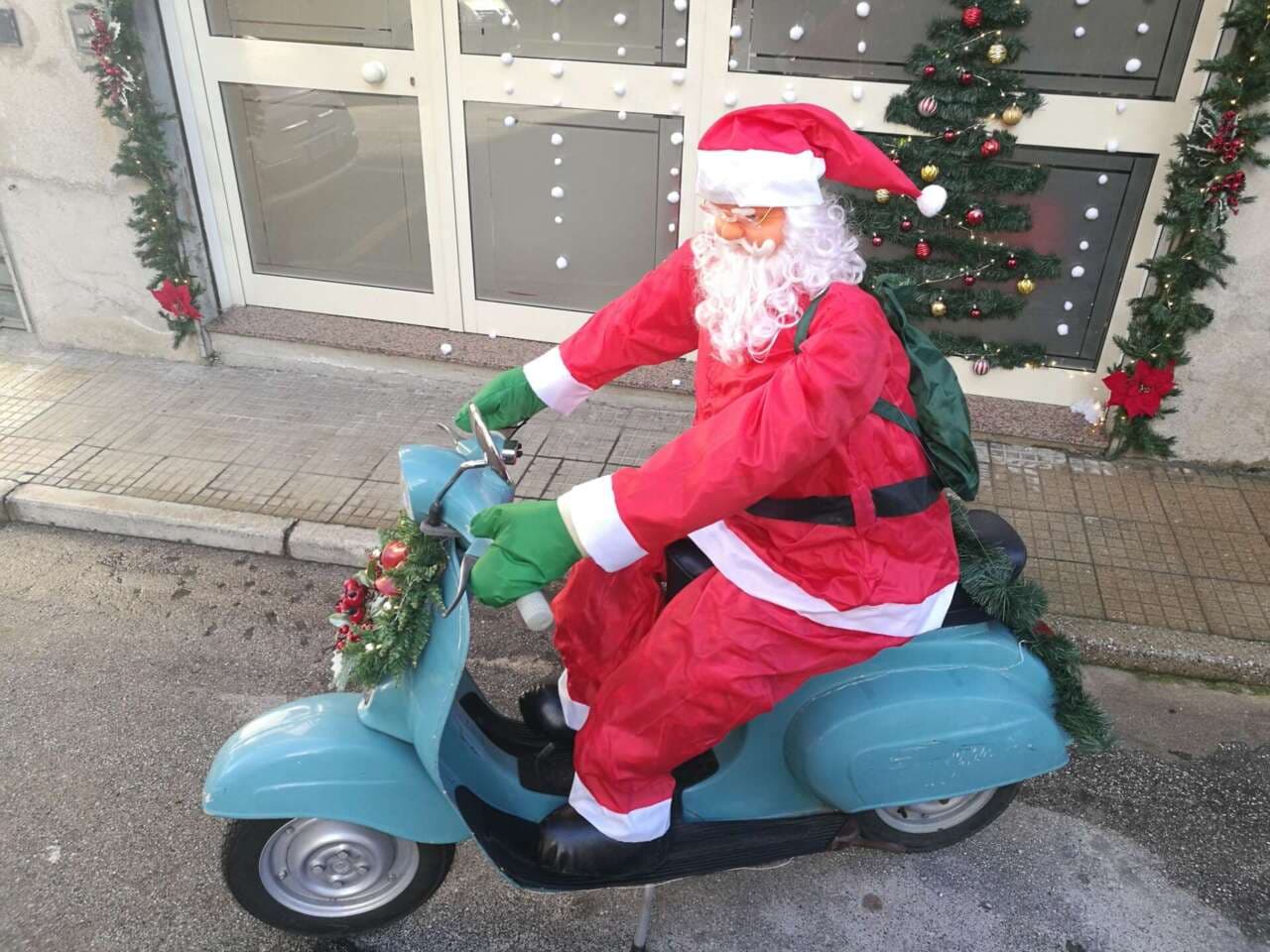 Il 26 dicembre a Rossano arriva Babbo Natale... in Vespa