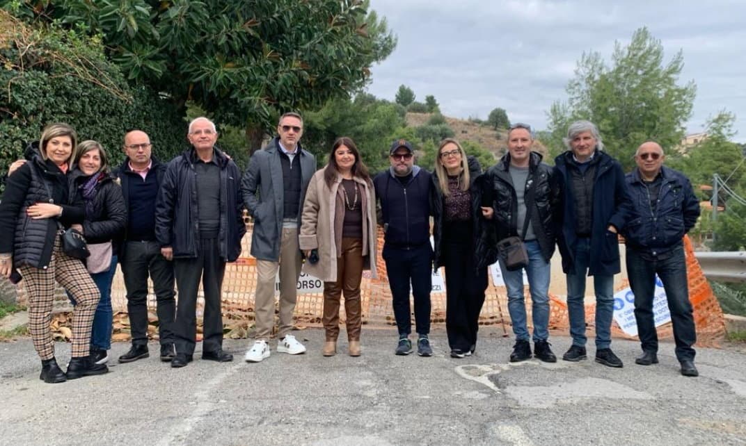 Trebisacce, la Strada Panoramica resta chiusa e i cittadini pronti a consegnare le tessere elettorali per protesta