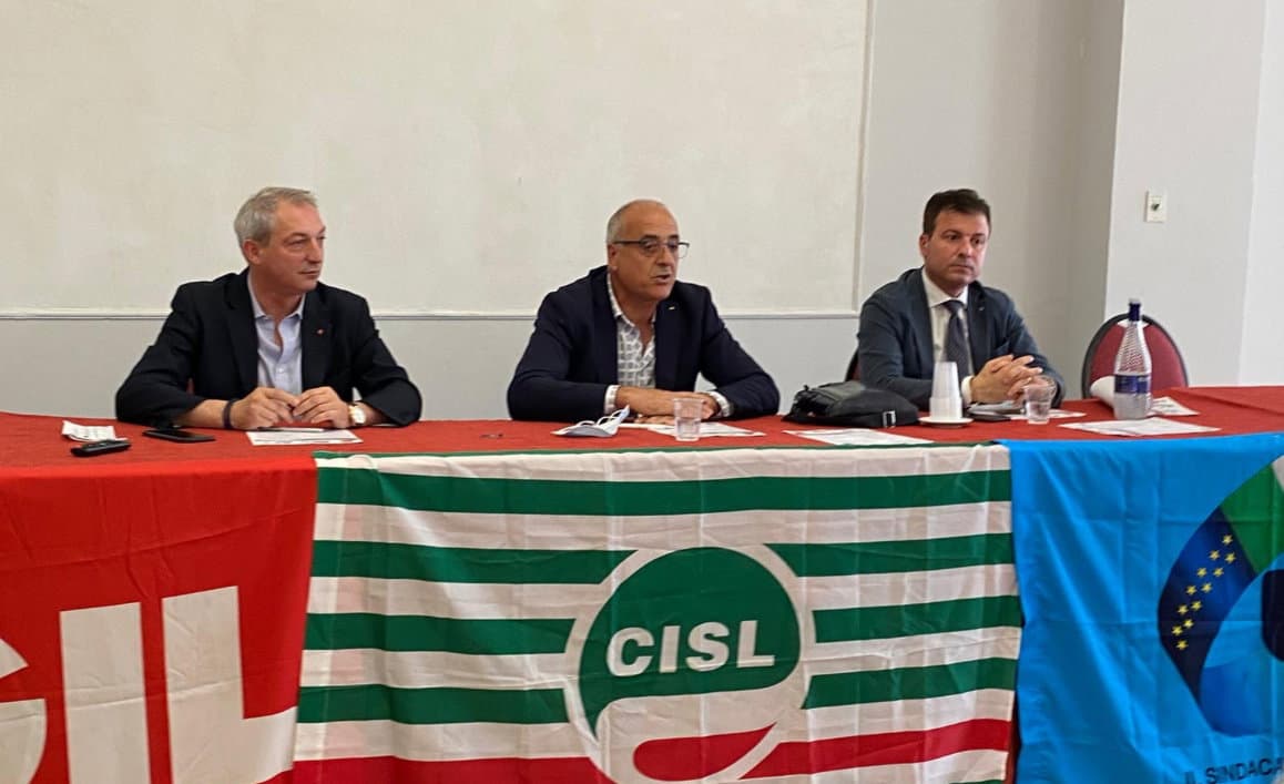 Cgil, Cisl e Uil Calabria ad Occhiuto: «Urge confronto sulla 106»