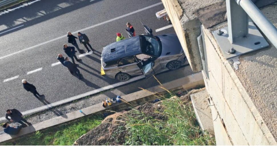 Incidente sull’A2, sbanda l’auto con a bordo il presidente Occhiuto