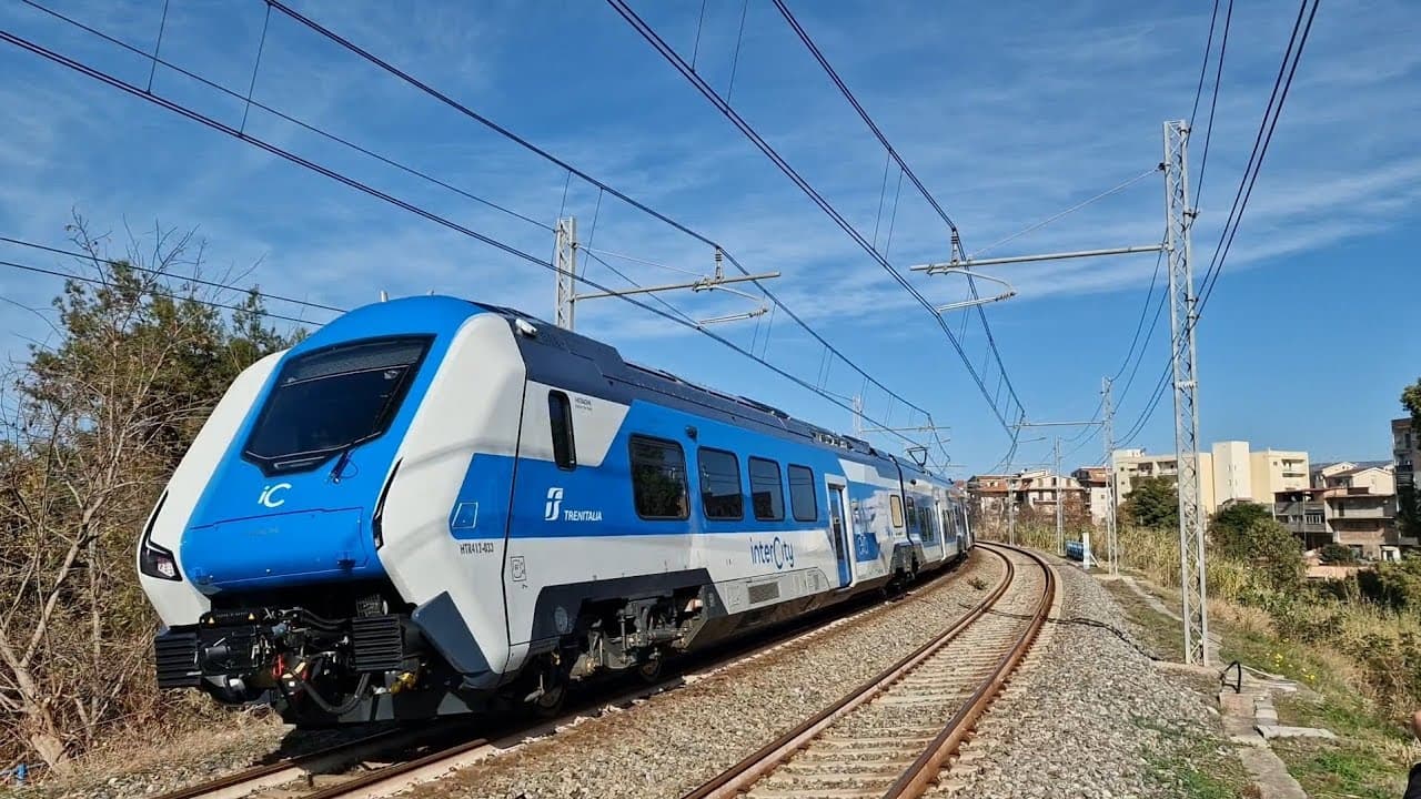 Sono arrivati ieri notte i nuovi InterCity ibridi per la tratta Reggio Calabria-Sibari-Taranto