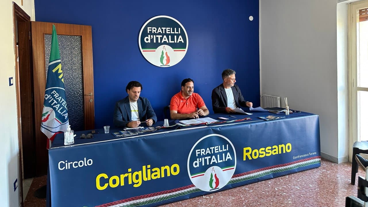 Stasi ora diventa il «Superman del Cozzo» ma «incapace di programmare i fondi europei»