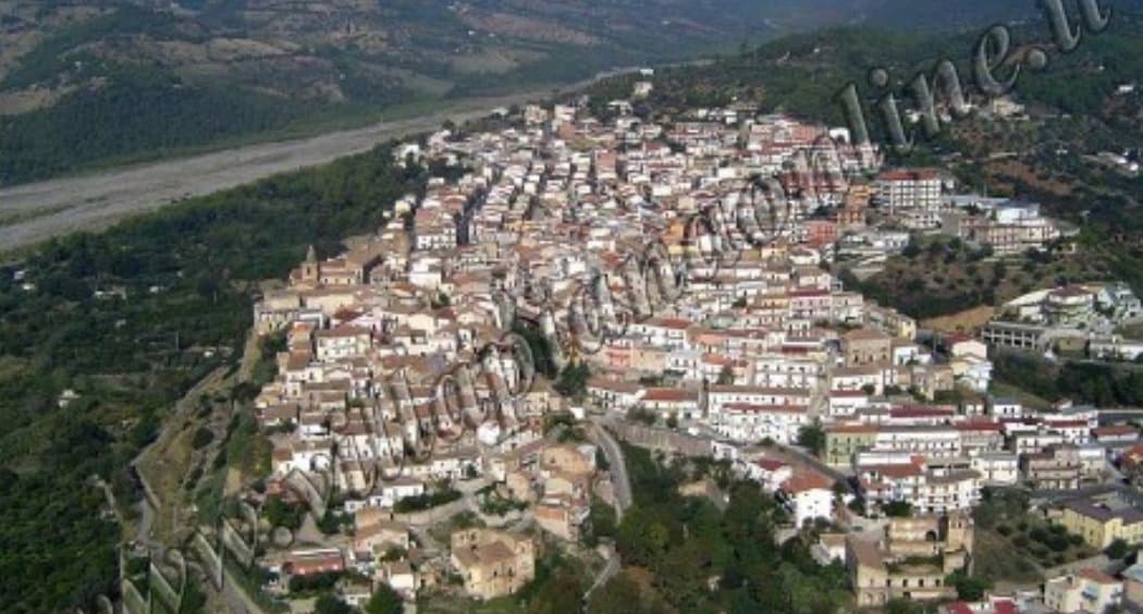 Villapiana, opposizione all’attacco: «Il ricorso al Tar è un atto vile»