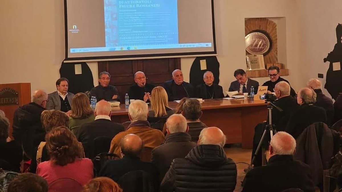 Successo per la presentazione del libro “Vita e opere di autorevoli figure rossanesi” a Co-Ro
