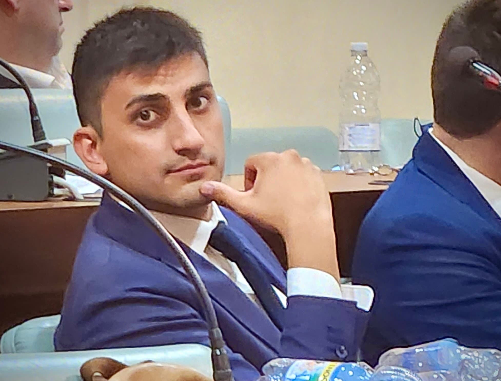 Salimbeni (Azione), riapre la questione stemma e gonfalone della Città Unica