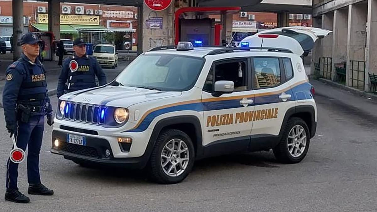 Guida la moto senza patente e sotto l’effetto di stupefacenti: scattata la denuncia e una maxi sanzione