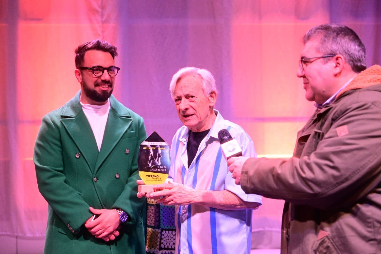 Leo Gullotta emoziona il pubblico: «In ogni vita deve cadere la pioggia»
