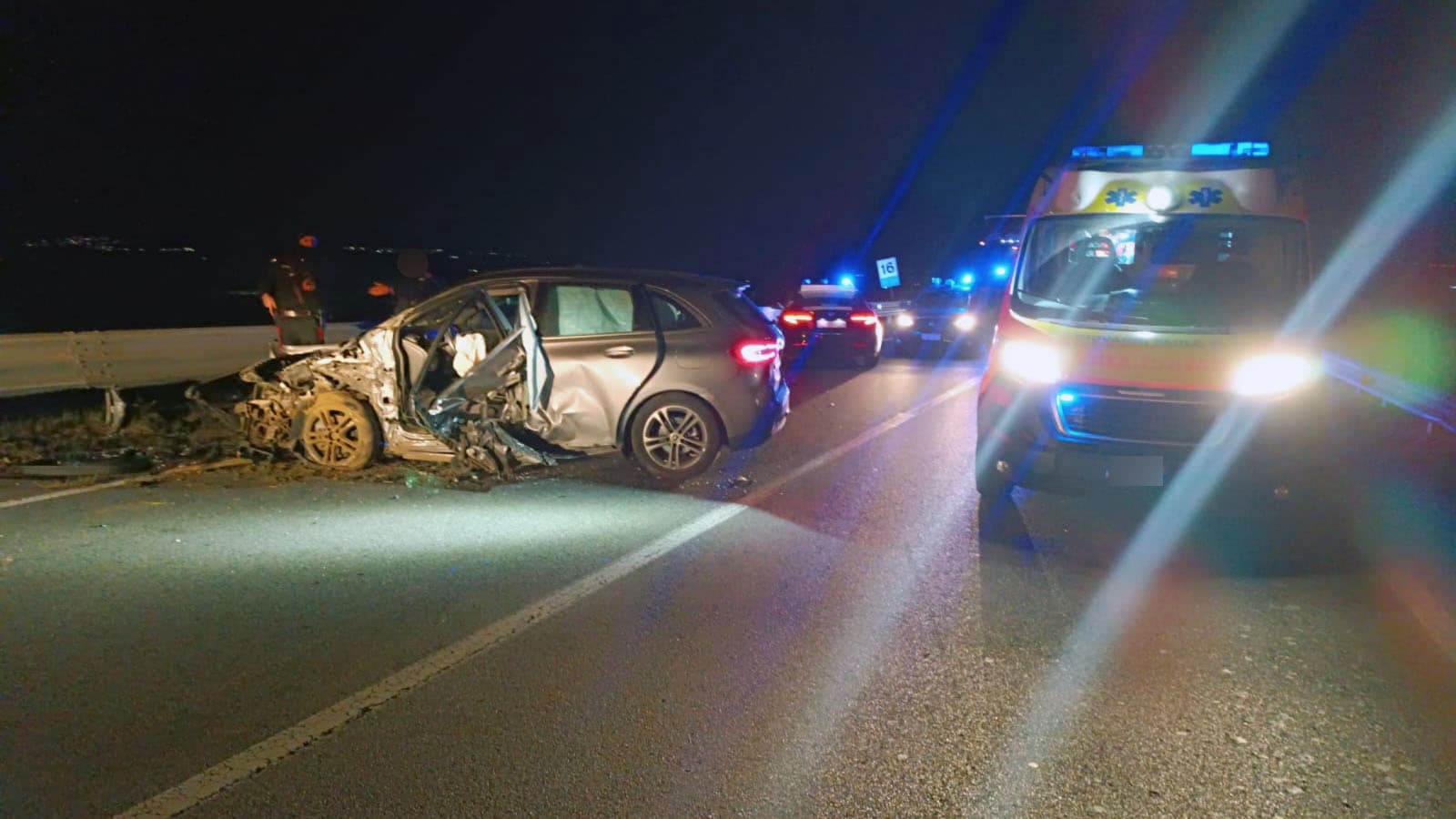 Pauroso incidente sulla SS534: coinvolte due auto e un tir