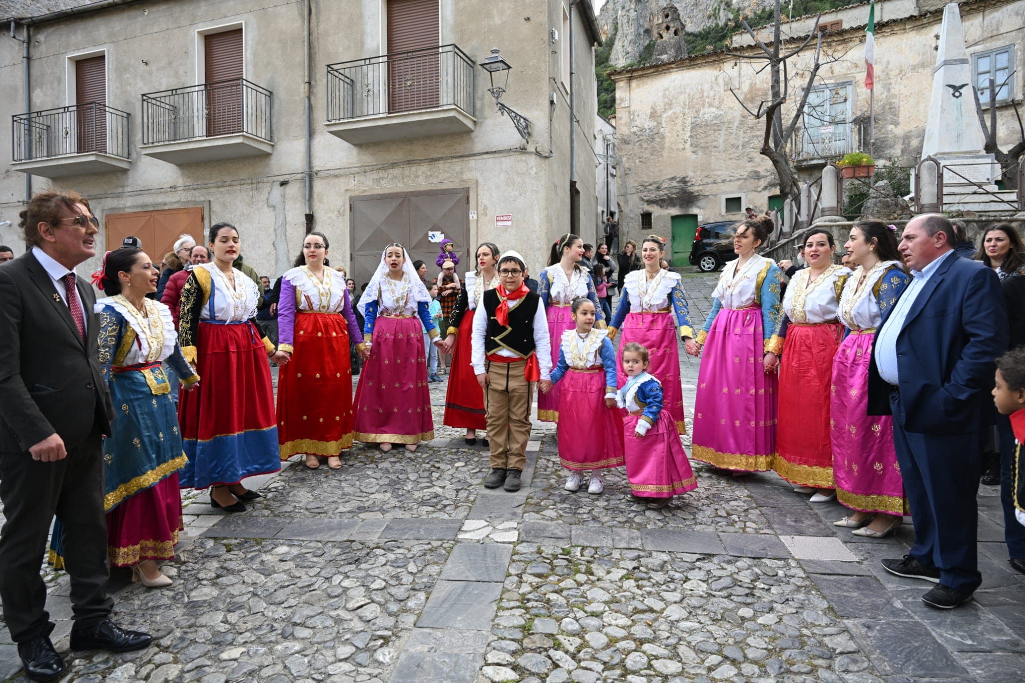 Le Vallje di Civita: l'antico rituale che celebra la vittoria di Giorgio Castriota Skanderbeg