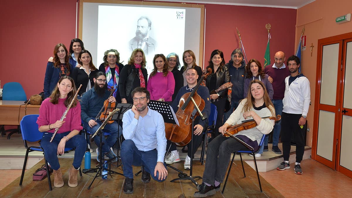 Viaggio nel tempo e nello spazio della musica classica all'Istituto "Palma" di Co-Ro