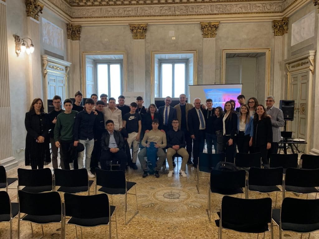 Il Liceo "Galileo Galilei" di Trebisacce a lezione nella sede centrale di Intesa San Paolo a Milano