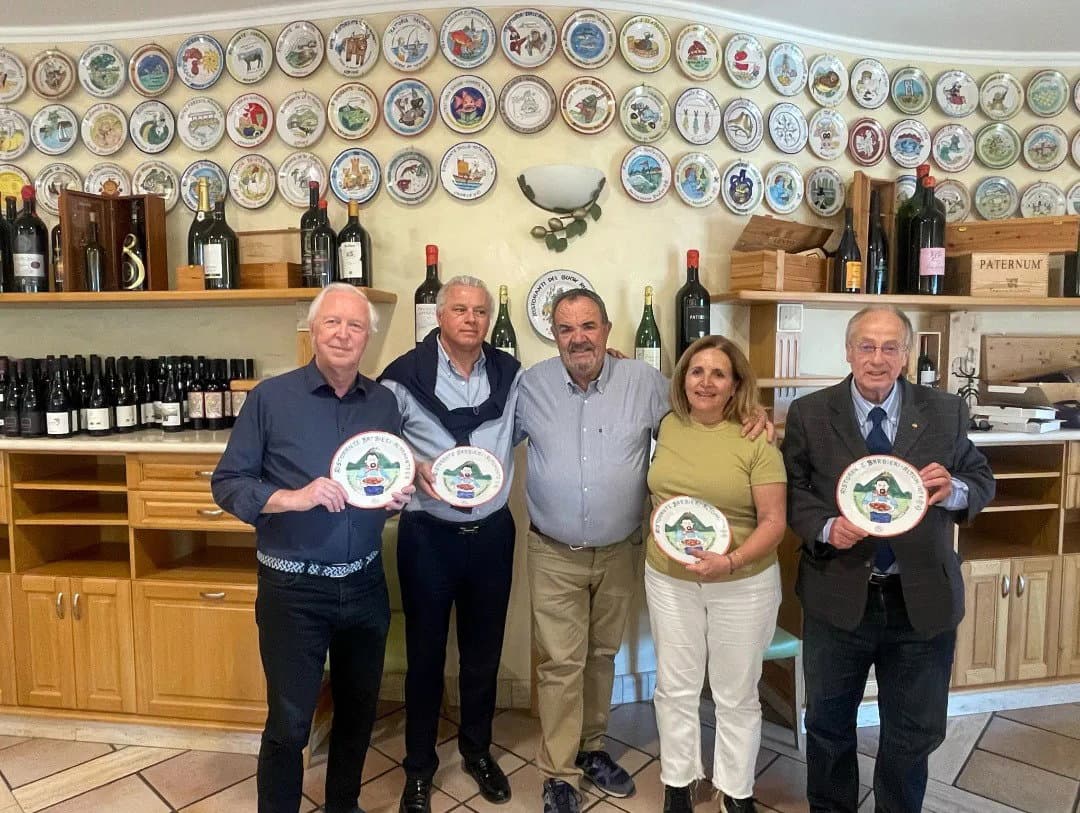 Altomonte, collezionisti italiana a pranzo nell'oasi di pace e relax Barbieri