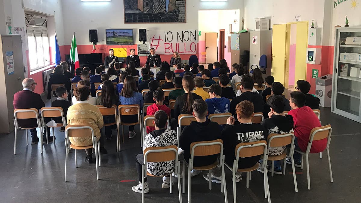 Gli alunni dell'Ic di Mandatoriccio incontrano l'Arma dei Carabinieri