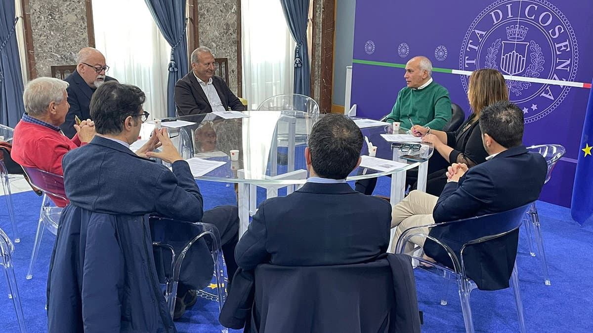 Alta velocità, chiesto un incontro urgente a Occhiuto che «non può decidere di "non decidere"»