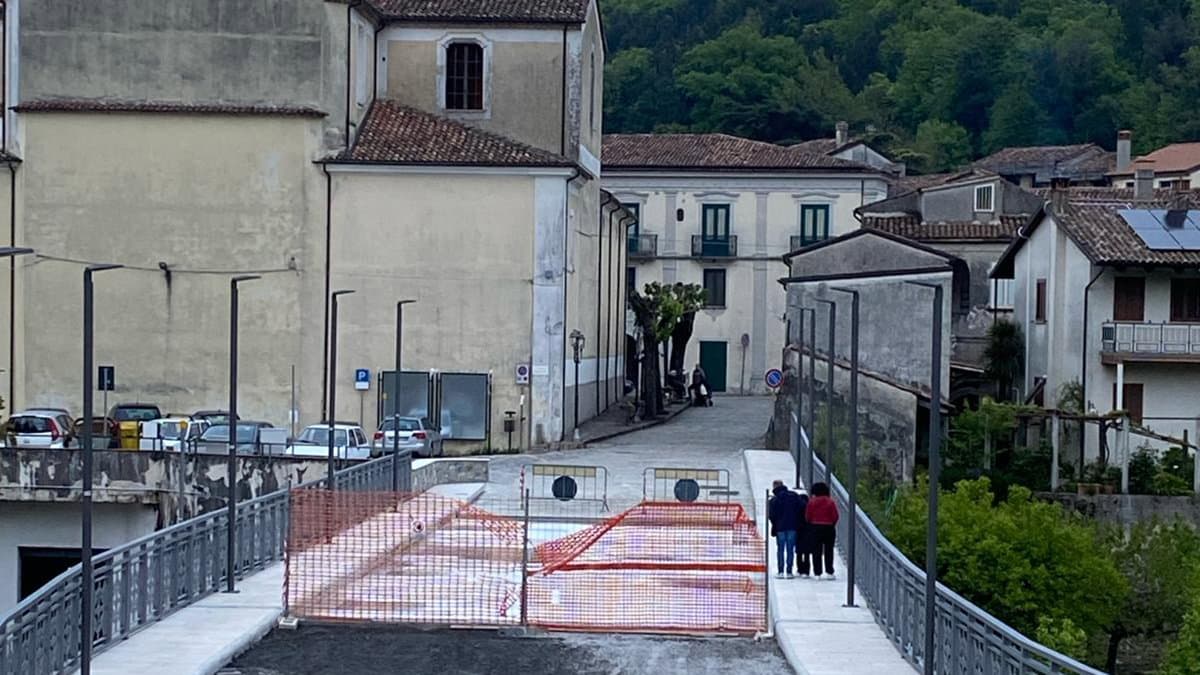 Il ponte dei "lainesi caduti sul lavoro" sarà riaperto al transito il primo maggio
