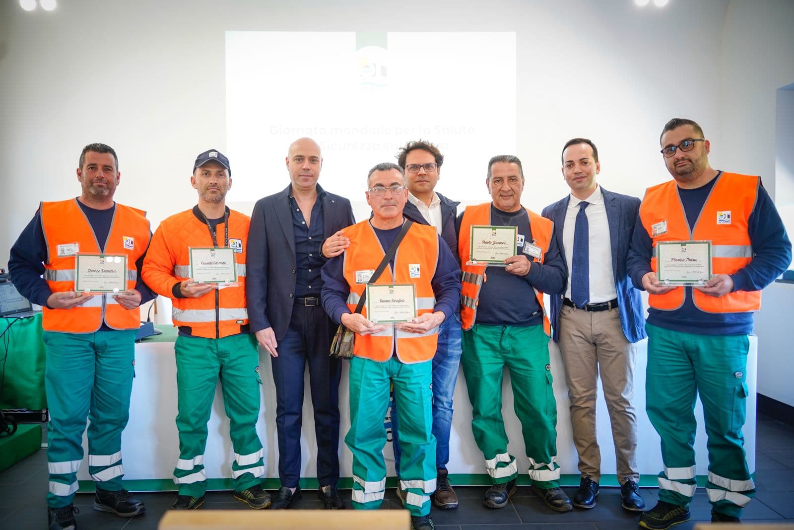 Giornata mondiale per la sicurezza sul lavoro, Ecoross premia cinque dipendenti