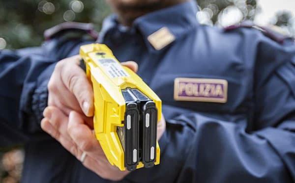 Aggressione ad Insiti, uomo ubriaco aggredisce pattuglia della Polizia in servizio