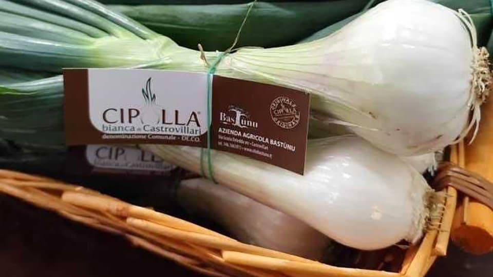 La Cipolla bianca di Castrovillari al mercato di Cosenza
