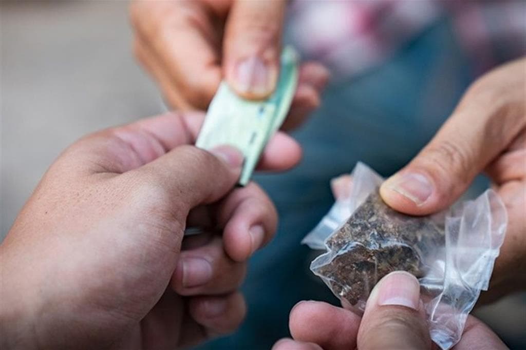 Scoperto un "Minimarket della droga" nel centro di Rossano: Arrestato un 32enne