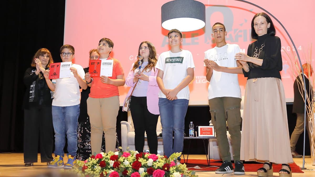Concorso legalità, ancora successi per la scuola "Troccoli" di Lauropoli sotto lo slogan "Stop alle Mafie"