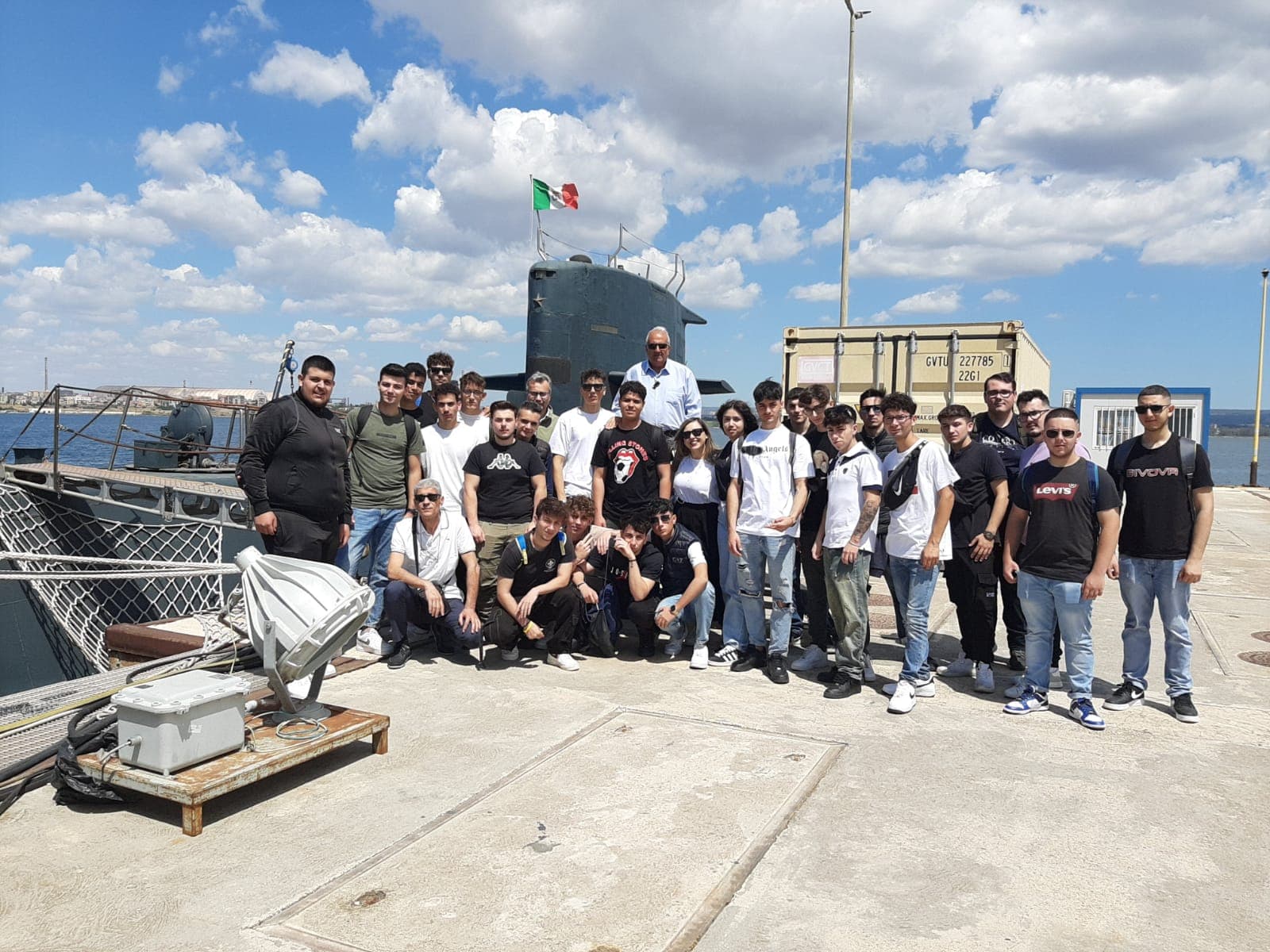 L'Istituto Aletti di Trebisacce in visita alla scuola sommergibili di Taranto