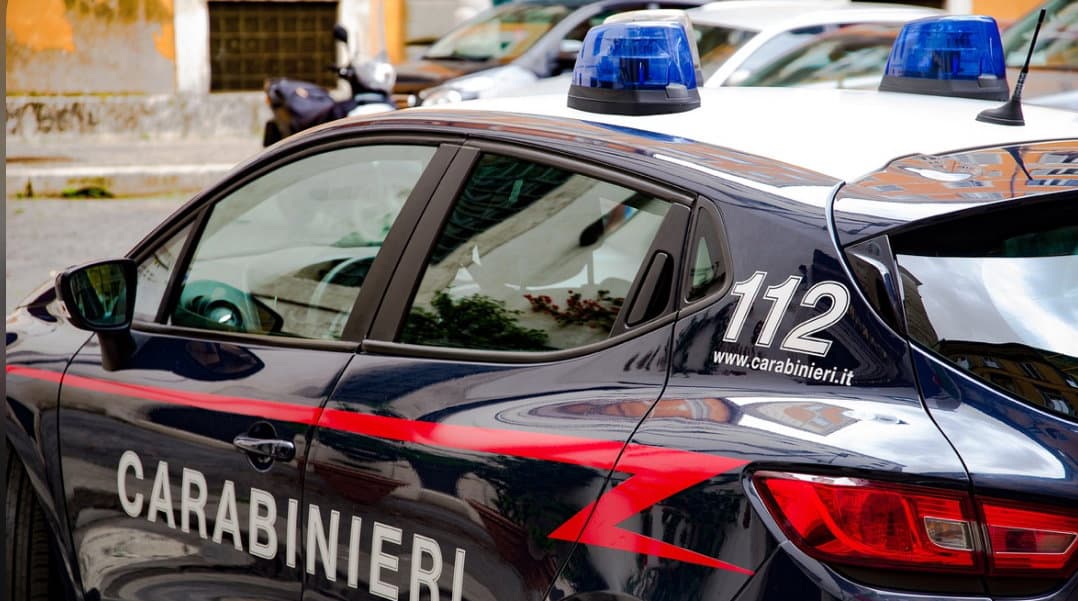 Appiccarono il fuoco a due autovetture: in manette due cassanesi