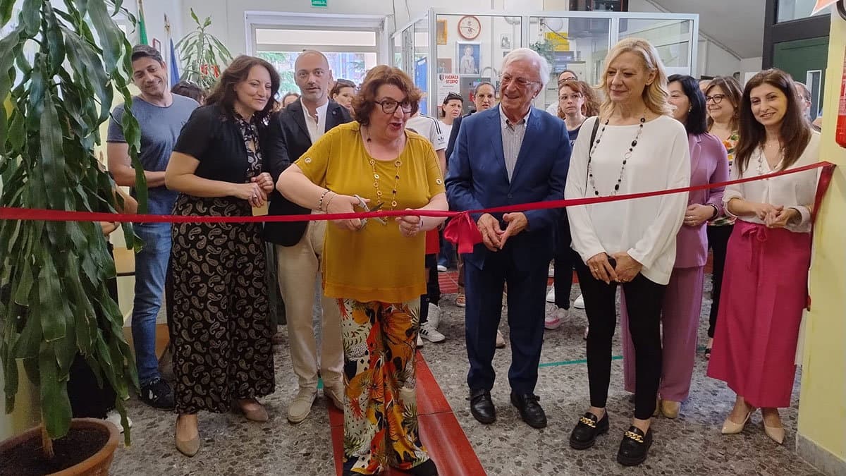 La sfida dell'arte, alla "Levi" inaugurata una mostra permanente con 12 murales ispirati alle opere del '900