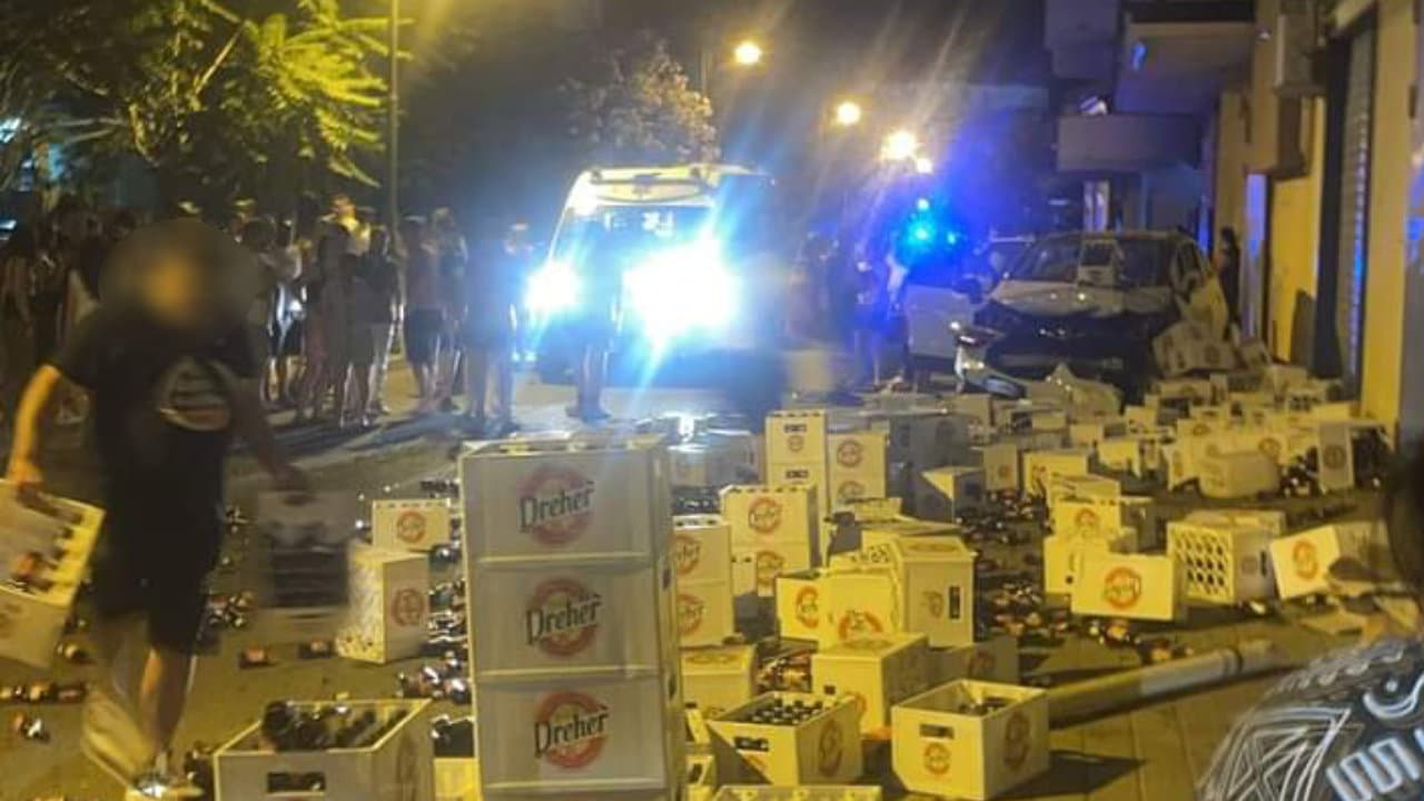 Notte da paura a Schiavonea, violento scontro tra auto e moto: ci sono due feriti