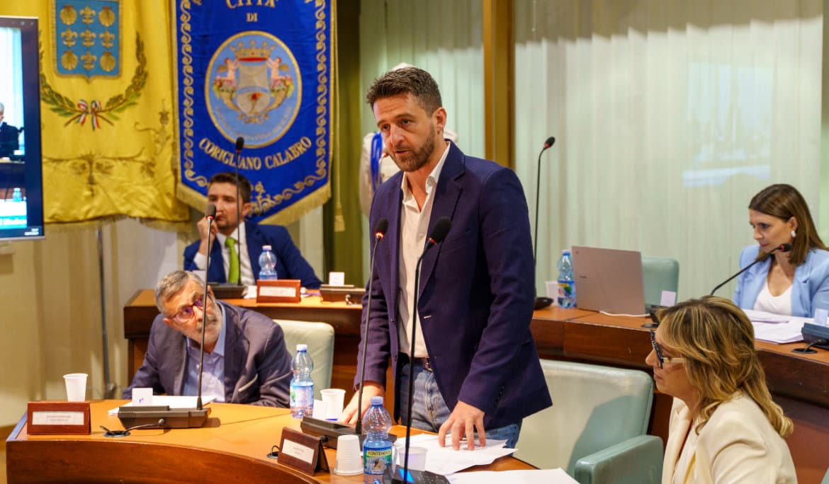 Chiusura nefrologia, Stasi: «Ennesimo disastro targato Graziano-Occhiuto»