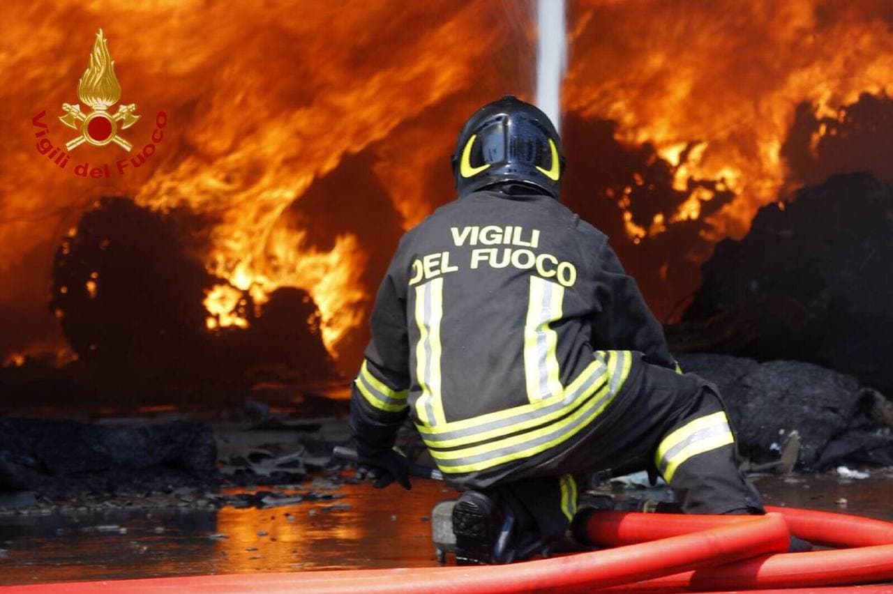 Vigili del Fuoco morti a Nova Siri, l'USB: «Che le loro vite non restino solo medaglie su una bandiera»