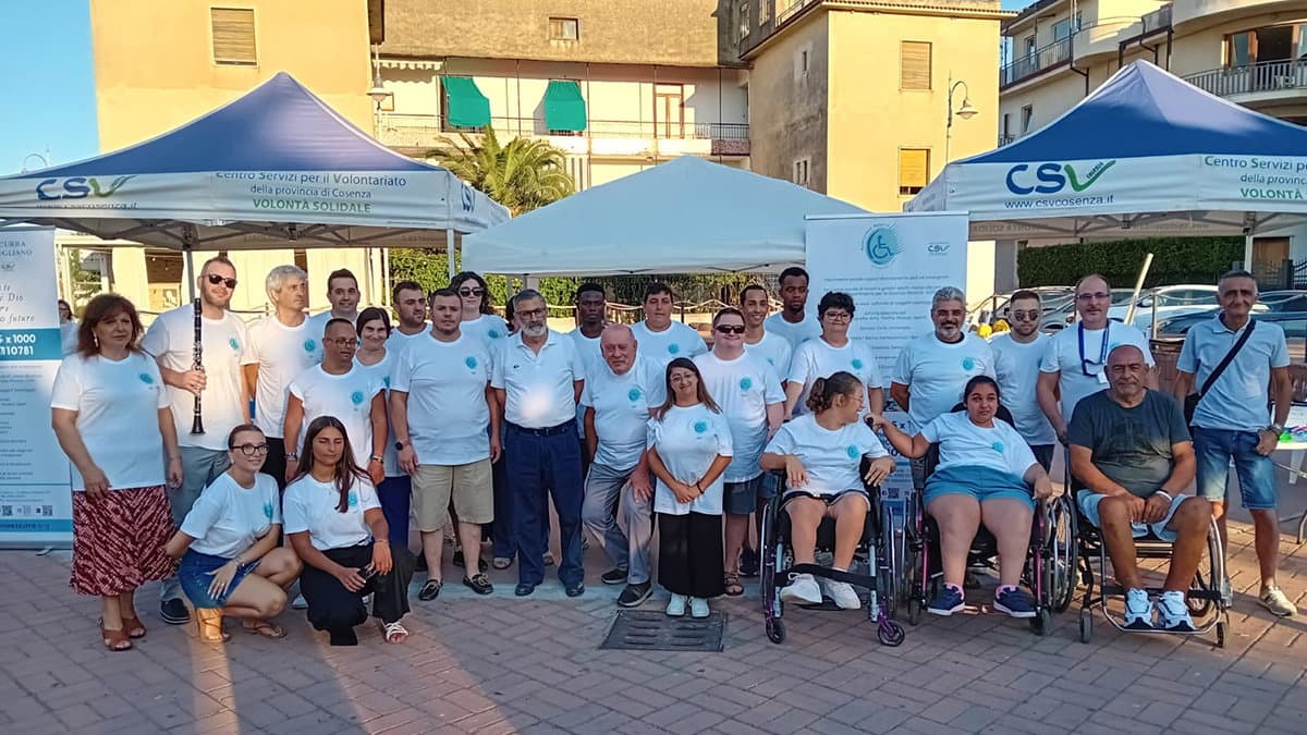 Arte, musica e solidarietà a Schiavonea grazie a "Disegniamo"
