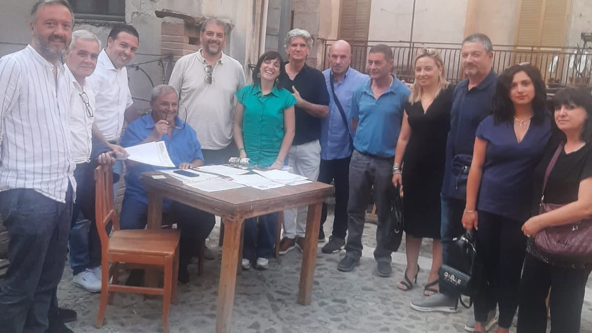 Raccolta firme del Comitato Sila Greca e Basso Jonio Cosentino per dire "No" all'Autonomia Differenziata