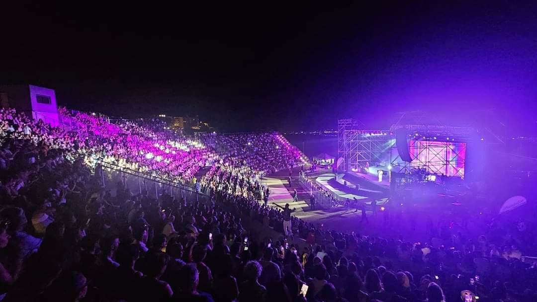 Gigi D'Alessio conquista i cuori dei 5mila del De Rosis per l'apertura dello Jonio Music Festival 2024