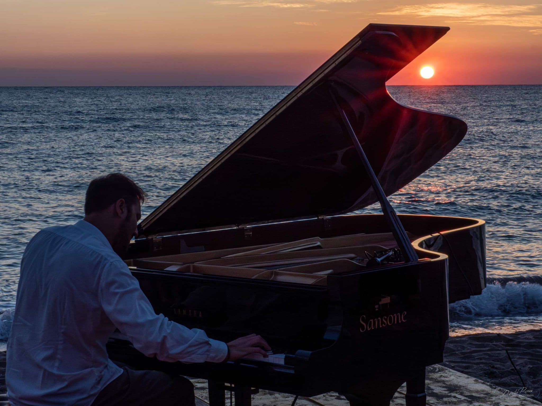 A Cariati torna il suggestivo concerto di pianoforte all’alba e in riva al mare