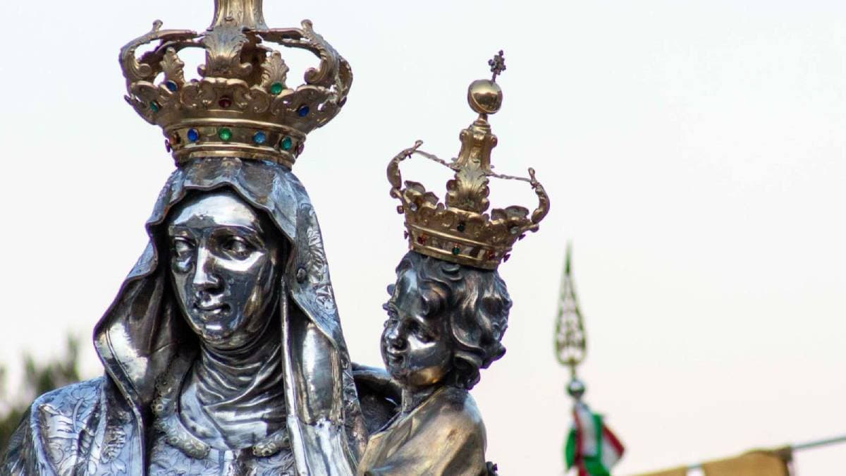 Il richiamo silenzioso e materno dell'Achiropita: uno sguardo protettivo lungo secoli